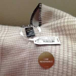 Ladies Mixit reversible Wrap.